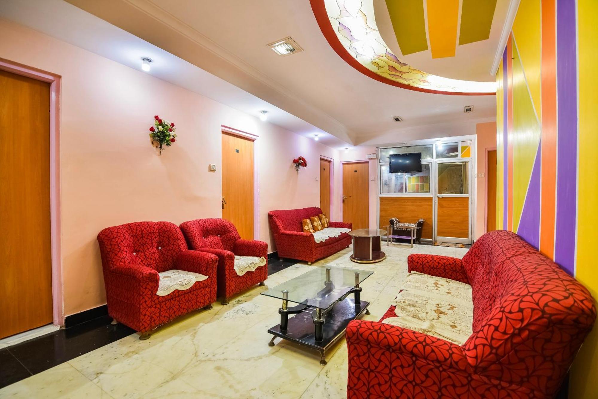 Spot On Hotel Midtown Gondia Exterior foto
